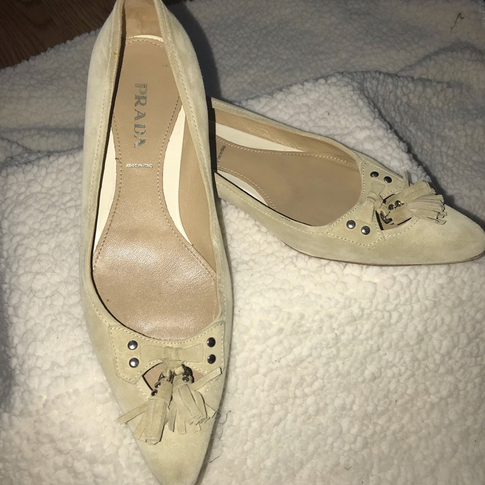 Vintage authentic Prada tan pointy toe shoe